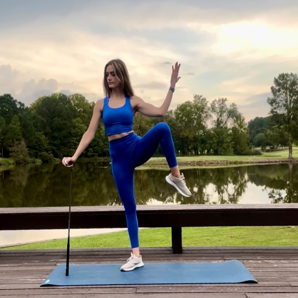 /content/dam/images/golfdigest/fullset/fitness-2024/McMillin Standing Side Crunch 2.jpg